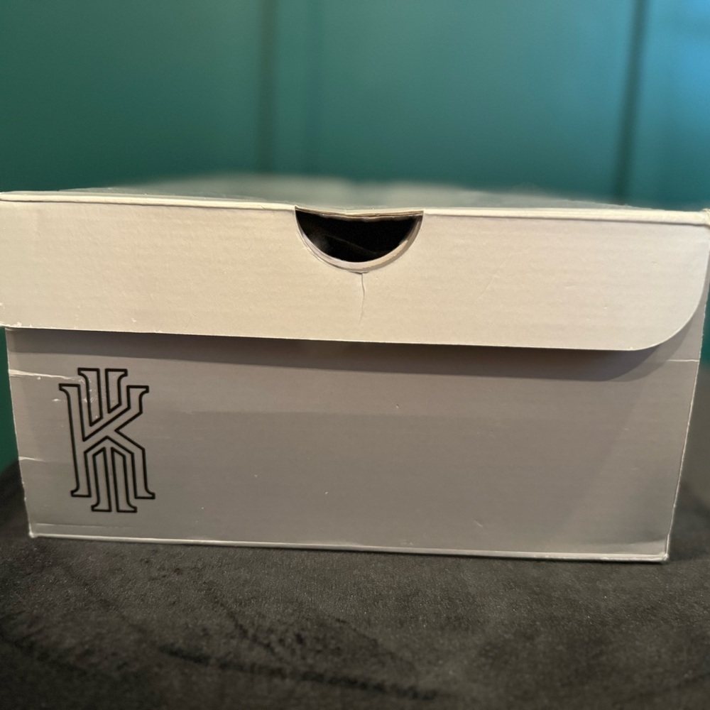Kyrie 5 SpongeBob - Squidward Tentacles, Men’s Sz 10 - Picture 13 of 13